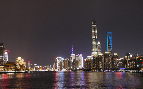 黃浦江的夜晚不再寧?kù)o